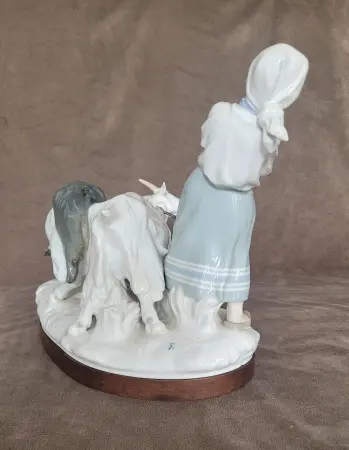 Figura porcelanowa Dziewczyna z kozłami, Miśnia, Otto Pilz 1924-34 r.