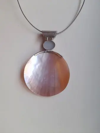 Naszyjnik z masą perłową