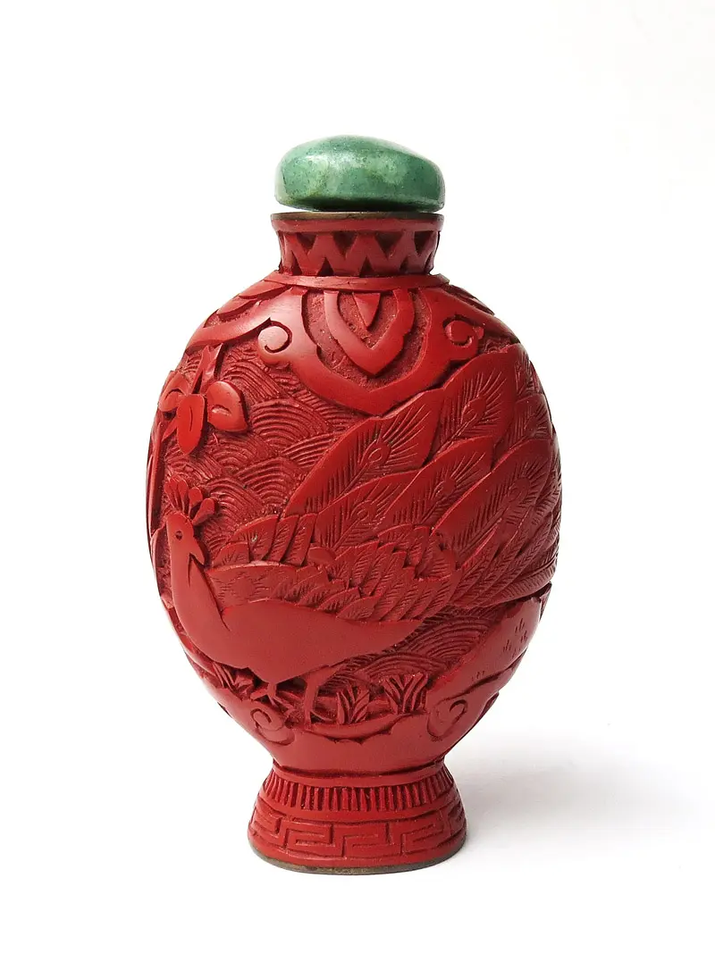 Tabakierka z czerwonej laki, Chiny, k. XIX w.