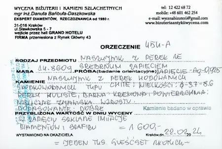 Naszyjnik z pereł ze srebrnym zapięciem