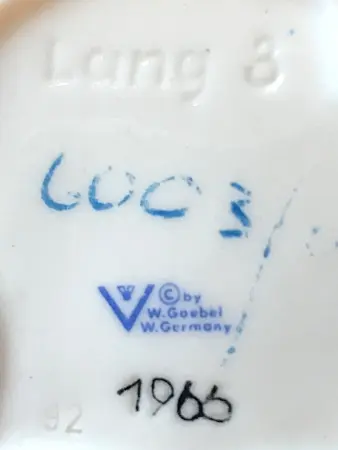Figurka porcelanowa ptaszek z motylkiem