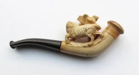 Fajka z pianki morskiej z motywem lwa, Francja, ok. 1900
