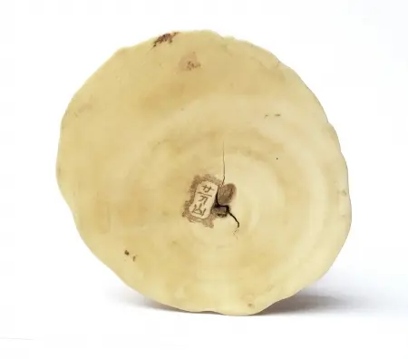 Okimono Mężczyzna z koszem owoców