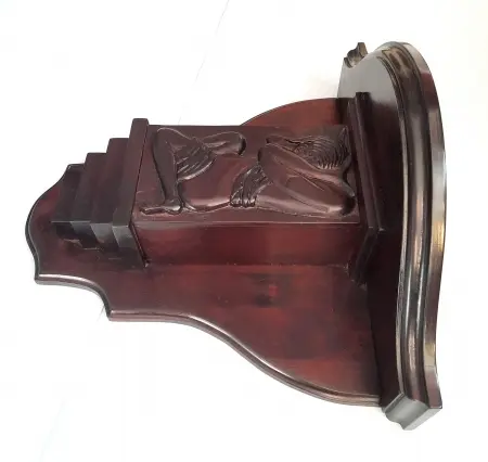 Para konsolek w stylu secesyjnym z rzeźbionym dekorem