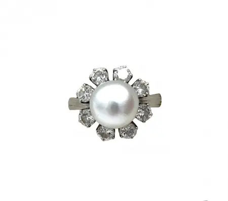 Pierścionek z perłą i diamentami