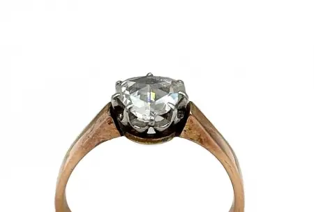 Pierścionek złoty z diamentem w formie pear