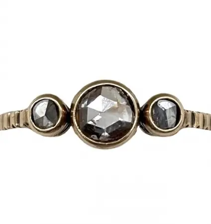 Pierścionek złoty z trzema diamentami