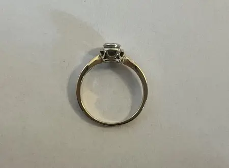 Pierścionek złoty z diementem