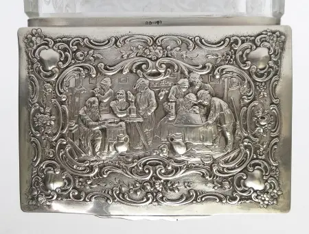 Szklana kaseta ze srebrną pokrywą, Hanau, ok. 1900