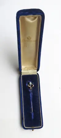 Srebrna secesyjna szpilka z opalem , ok. 1910
