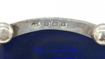 Musztardniczka z łyżeczką i solniczką