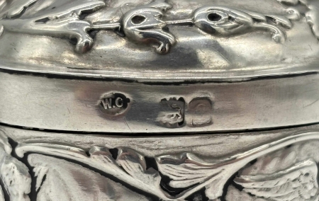 Puzderko srebrne w formie serca