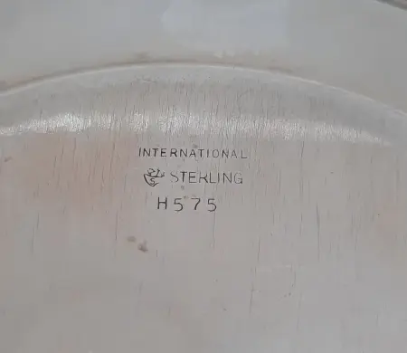 Srebrny talerzyk z monogramem M.R.C.C, International Silver Co.