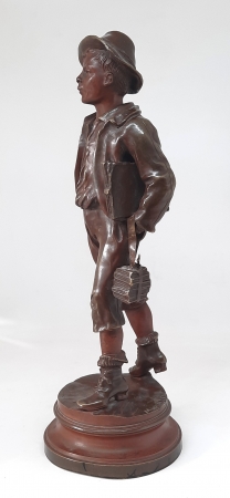 Figura z brązu Uczeń sygn. Marcel Debut