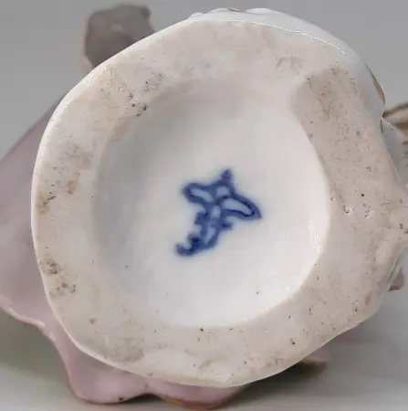 Figurka porcelanowa Azja z cyklu Kontynenty sygnatura niemieckiej manufaktury Fulda (Ksiażęca Fabryka Porcelany Delikatnej w Fuldzie)