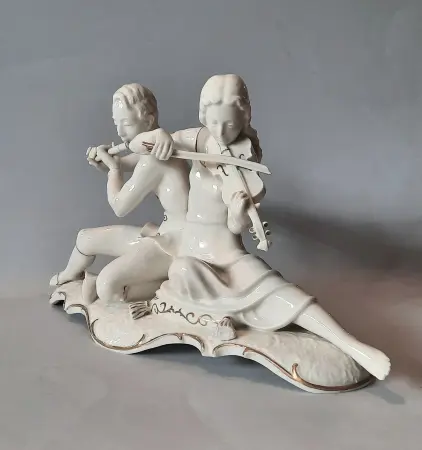 Figurka porcelanowa Muzykująca para proj. Carl Werner, Hutschenreuther lata 50./60. XX w.