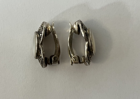 Klipsy srebrne z masa perłową i markazytami