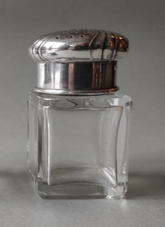 Srebrny koszyczek z pojemnikami na sól i pieprz, Gebrüder Kühn 