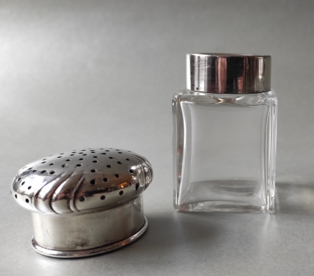 Srebrny koszyczek z pojemnikami na sól i pieprz, Gebrüder Kühn 