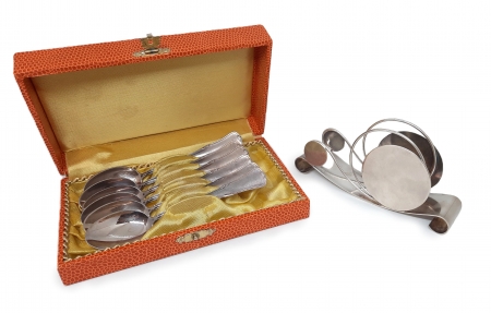 Zestaw platerowych łyżeczek i serwetnik sygn. WMF