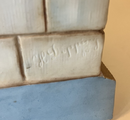 Dziecko piszące na tabliczce 