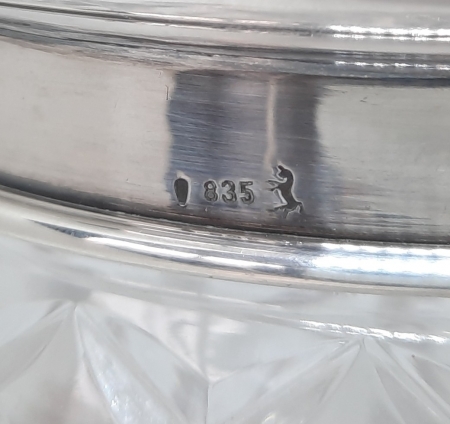 Kryształowa bomboniera ze srebrną pokrywką, Niemcy, Schwäbisch Gmünd, Gebrüder Kühn, XX w.