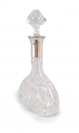 Kryształowa karafka z korkiem w srebrnym okuciu