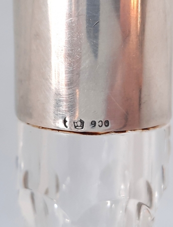 Kryształowa karafka z korkiem w srebrnym okuciu