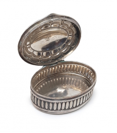 Puzderko z alpaki z pokrywą z monogramem wiązanym GN