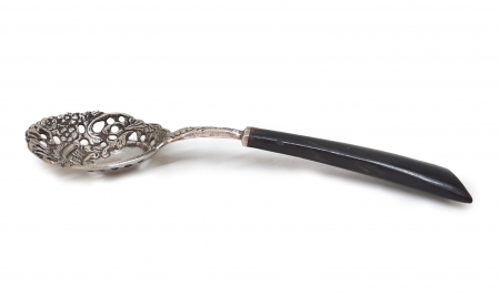 Łyżka cedzakowa platerowana i srebrna łopatka do ciasta