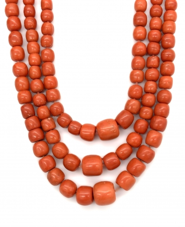 Naszyjnik z korali z trzech sznurków