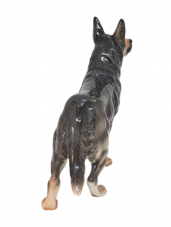 Figurka porcelanowa Owczarek niemiecki sygn. Goebel lata 70. XX w.