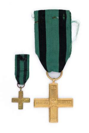 Krzyż Partyzancki z miniaturą