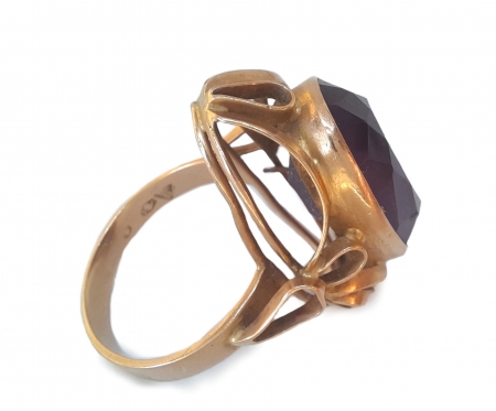 Złoty pierścionek z syntetycznym ametystem