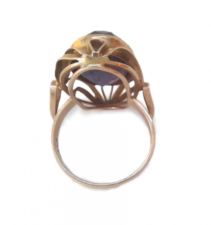 Złoty pierścionek z syntetycznym ametystem