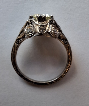 Pierścionek platynowy Art Deco z diamentami i szafirami 