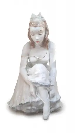 Figurka porcelanowa Tancerka zawiązująca baletkę Rosenthal Germany II poł. XX w.