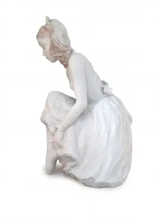 Figurka porcelanowa Tancerka zawiązująca baletkę Rosenthal Germany II poł. XX w.