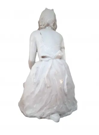 Figurka porcelanowa Tancerka zawiązująca baletkę Rosenthal Germany II poł. XX w.