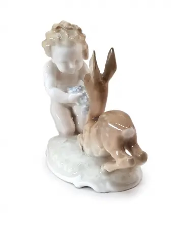 Figurka porcelanowa Putto z sarenką proj. Karl Tutter, Niemcy, Hutschenreuther Kunstabteilung lata 50./60. XX w.