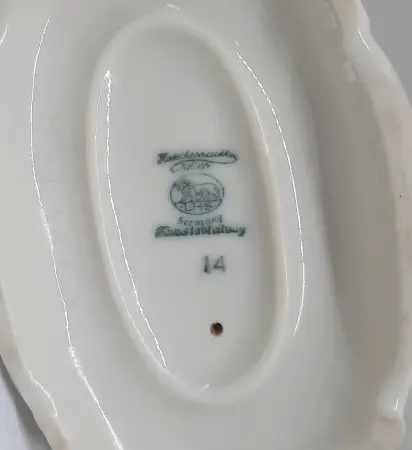 Figurka porcelanowa Putto z sarenką proj. Karl Tutter, Niemcy, Hutschenreuther Kunstabteilung lata 50./60. XX w.