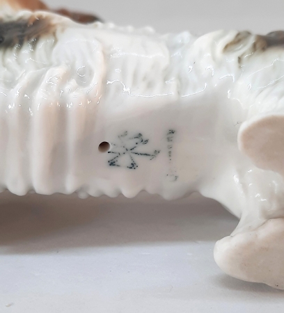Figurka porcelanowa Terier Karl ENS I poł. XX w.