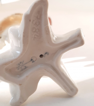 Figurka porcelanowa Dzięcioł na gałęzi Karl ENS II poł. XX w.