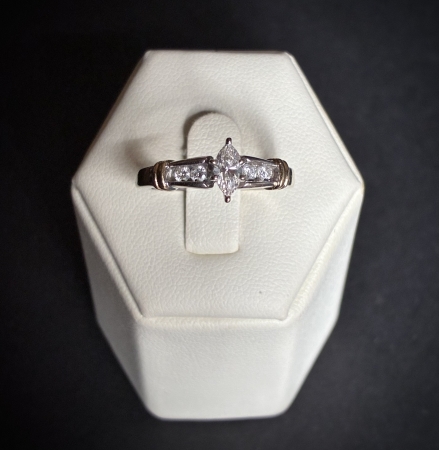 Pierścionek z diamentami