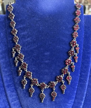 Naszyjnik z granatami