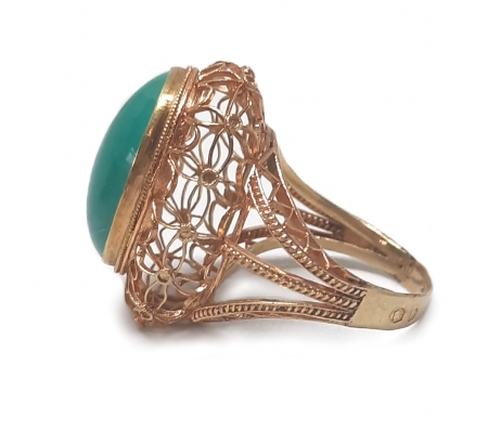 Złoty pierścionek z turkusowym kamieniem ozdobnym (amazonit?)