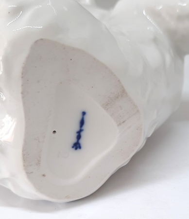 Figurka porcelanowa Niedźwiedź Niemcy, KPM Berlin, po 1955 roku