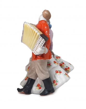 Figurka porcelanowa Para z akordeonem, Dulewo lata 50./60. XX w.
