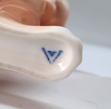 Figurka porcelanowa Królik Hops z serii komiksowej Fix i Foxi autorstwa Rolfa Kauki, Goebel lata 50./60. XX w.