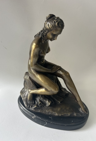 Figura z brązu